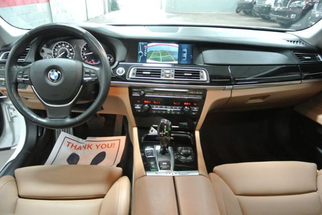 BMW 7 series 2011 photo 15