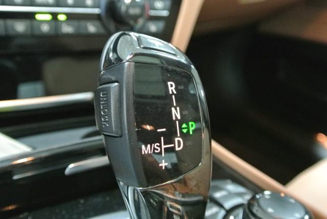 BMW 7 series 2011 photo 17