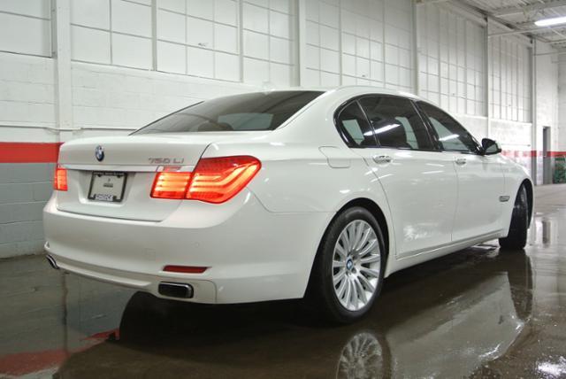 BMW 7 series 2011 photo 4