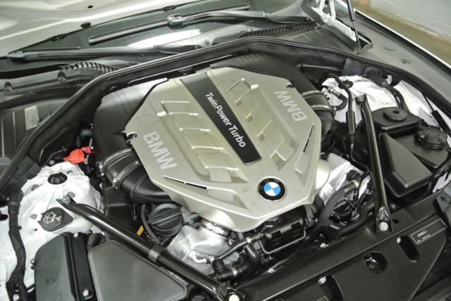 BMW 7 series 2011 photo 5