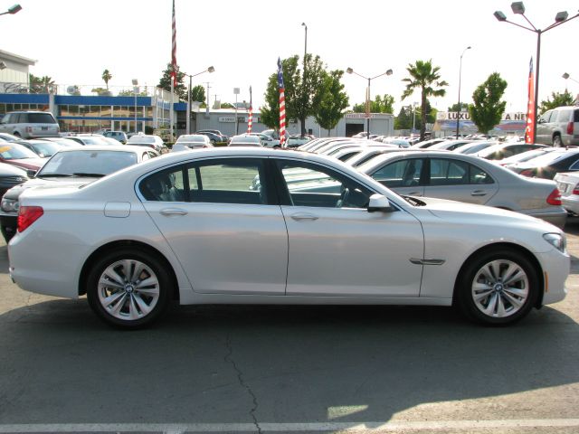 BMW 7 series 2011 photo 3