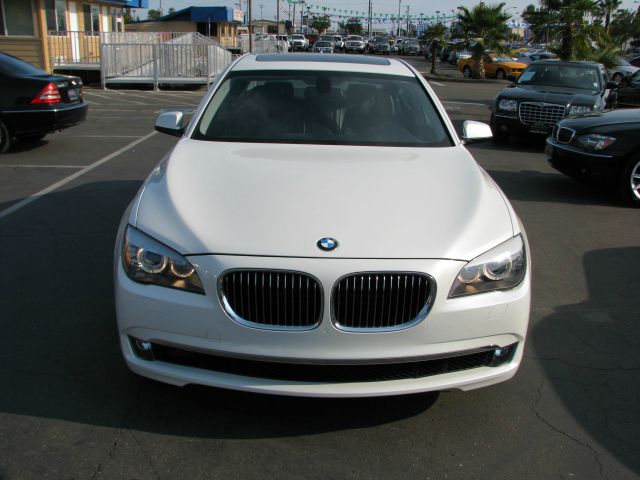 BMW 7 series 2011 photo 4