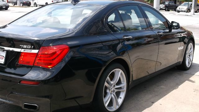 BMW 7 series 2011 photo 25