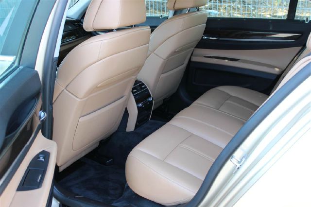 BMW 7 series 2011 photo 22