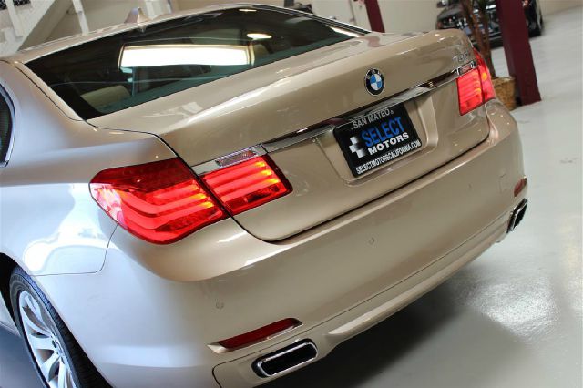 BMW 7 series 2011 photo 6