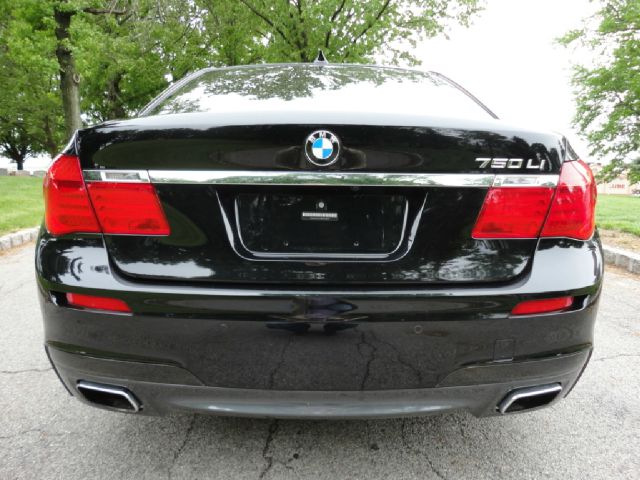 BMW 7 series 2011 photo 11