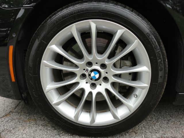 BMW 7 series 2011 photo 19