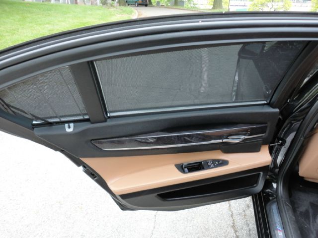 BMW 7 series 2011 photo 23