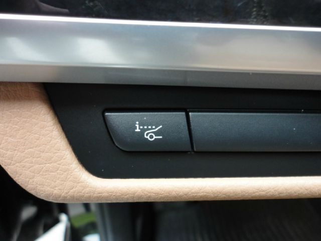 BMW 7 series 2011 photo 24