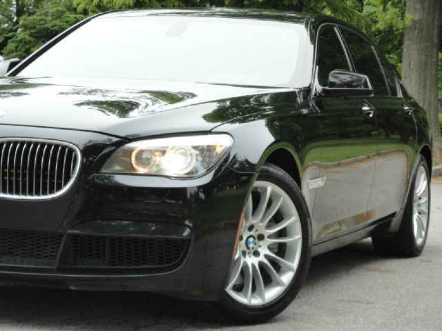 BMW 7 series 2011 photo 25