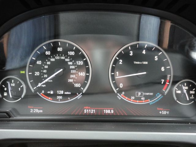 BMW 7 series 2011 photo 26