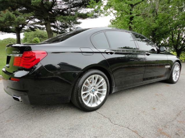 BMW 7 series 2011 photo 3