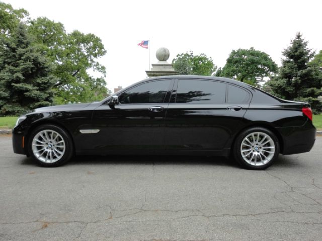 BMW 7 series 2011 photo 31