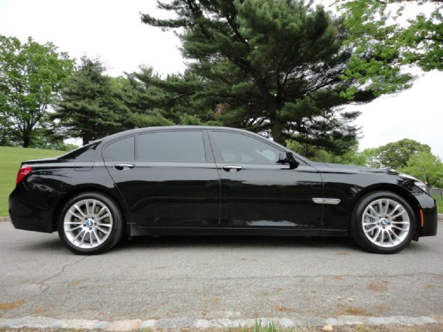 BMW 7 series 2011 photo 4