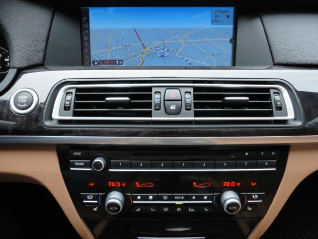 BMW 7 series 2011 photo 5