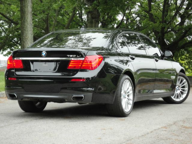 BMW 7 series 2011 photo 6