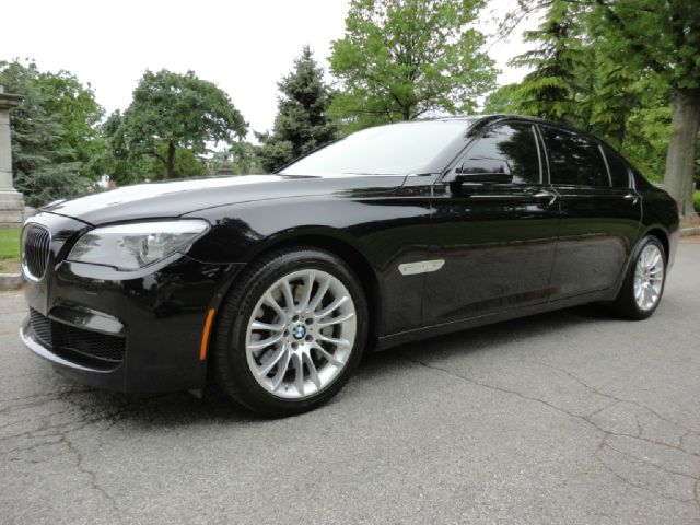 BMW 7 series 2011 photo 8