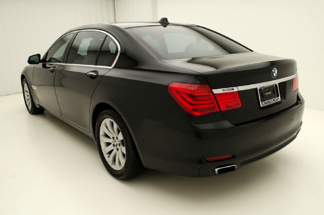 BMW 7 series 2011 photo 1