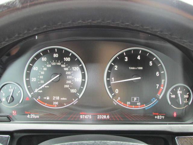 BMW 7 series 2011 photo 33