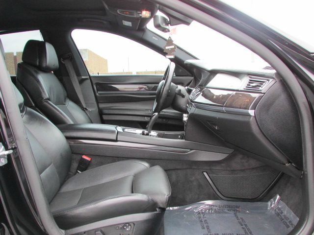 BMW 7 series 2011 photo 41