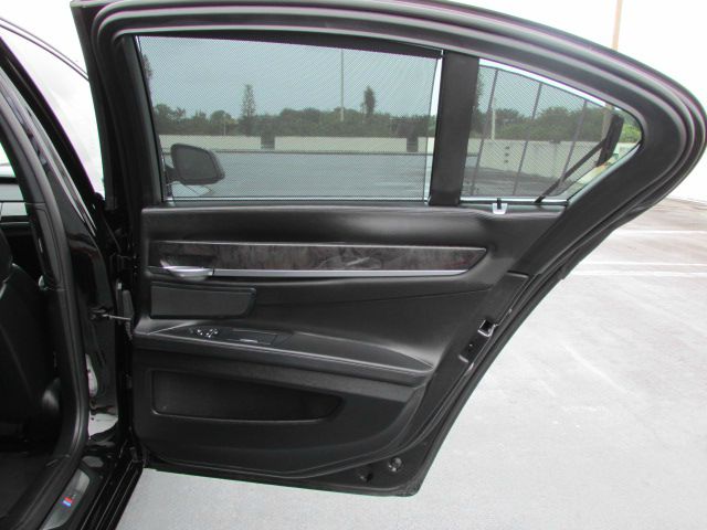 BMW 7 series 2011 photo 45