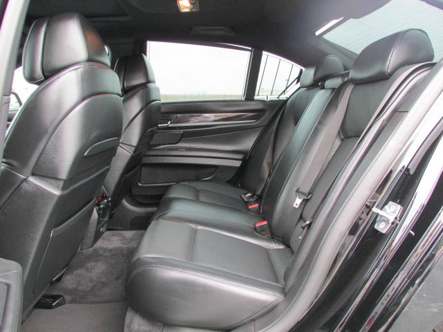 BMW 7 series 2011 photo 48