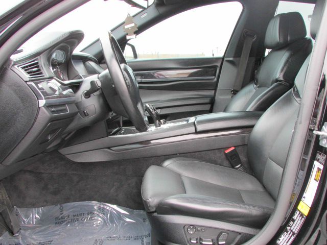 BMW 7 series 2011 photo 53