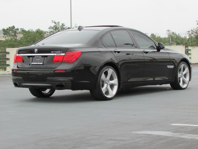 BMW 7 series 2011 photo 9