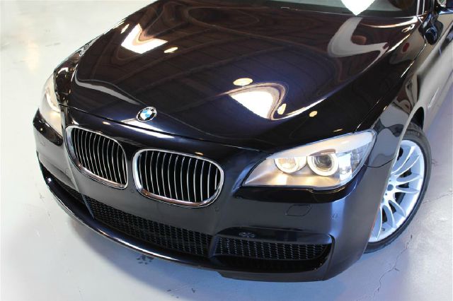 BMW 7 series 2011 photo 1