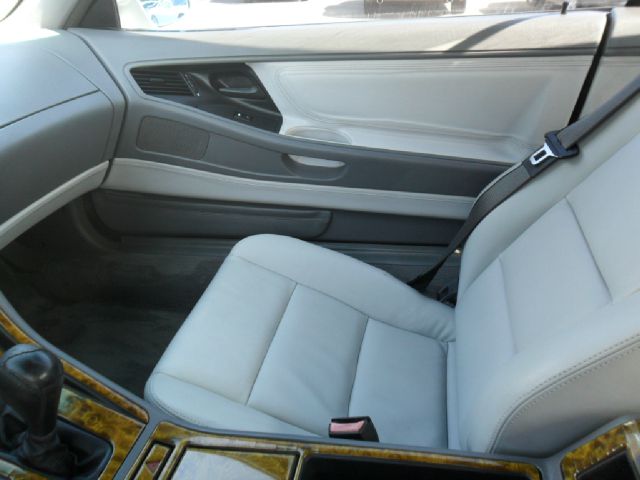 BMW 8 series 1992 photo 3