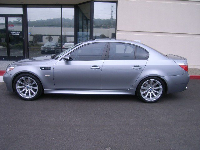 BMW M5 2006 photo 1