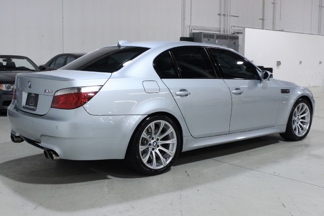 BMW M5 2006 photo 2