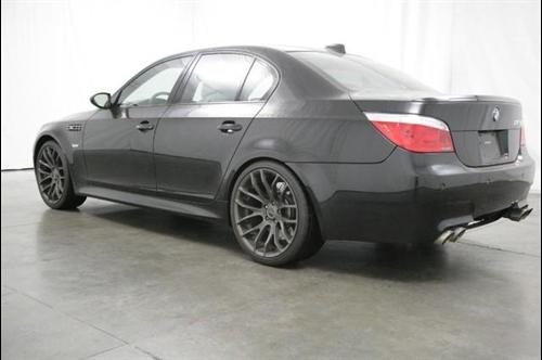 BMW M5 2008 photo 1