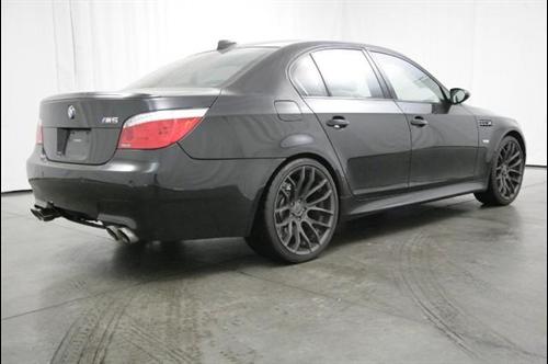 BMW M5 2008 photo 2