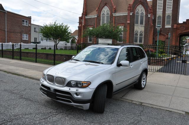 BMW X5 SR5 4X4 TRD OFF ROAD SUV