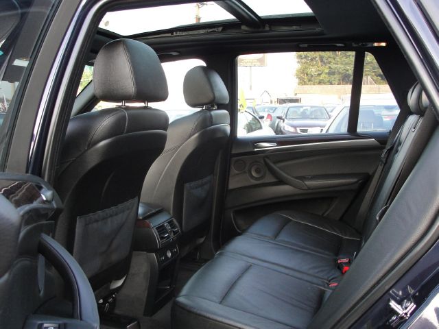 BMW X5 4 DOOR CAB SUV