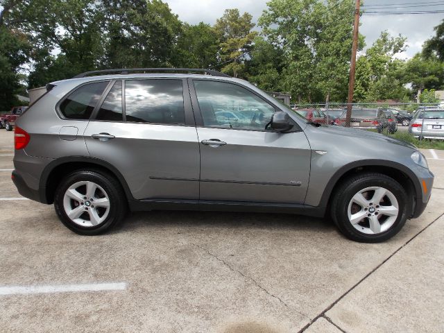 BMW X5 4 DOOR CAB SUV