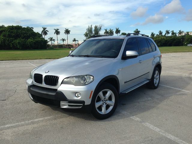 BMW X5 4 DOOR CAB SUV