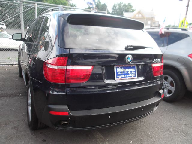 BMW X5 4 DOOR CAB SUV