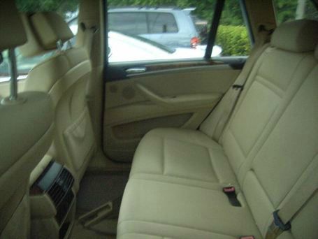 BMW X5 4 DOOR CAB SUV