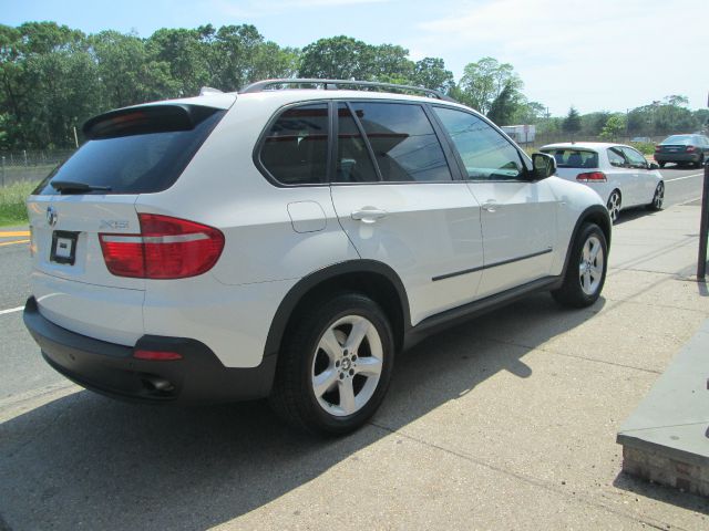 BMW X5 4 DOOR CAB SUV