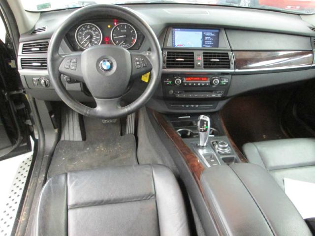 BMW X5 2010 photo 1