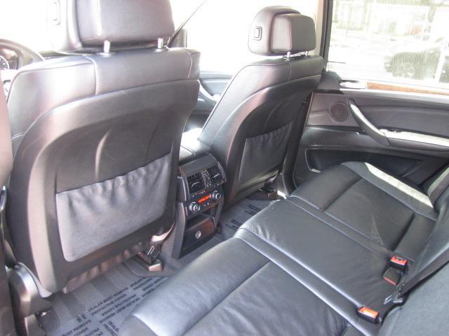 BMW X5 2010 photo 2