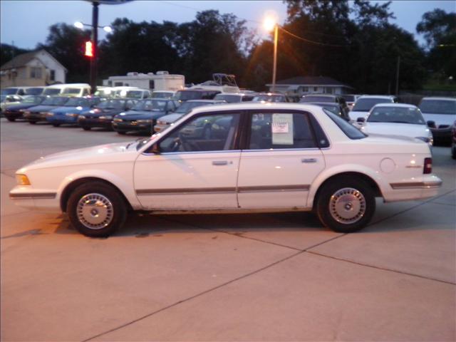 Buick Century 1996 photo 2