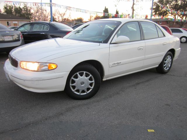 Buick Century 2002 photo 2