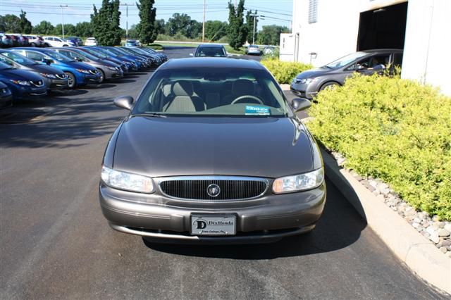 Buick Century 2004 photo 1