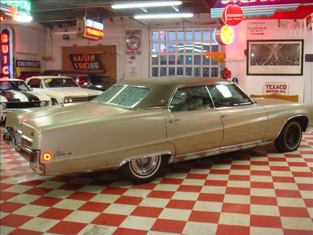 Buick Electra 1969 photo 1