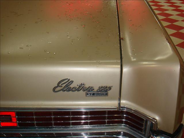 Buick Electra 1969 photo 2