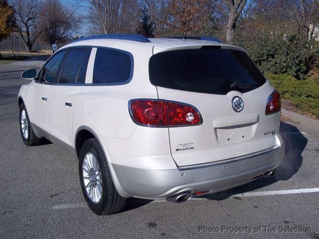 Buick Enclave 2008 photo 2