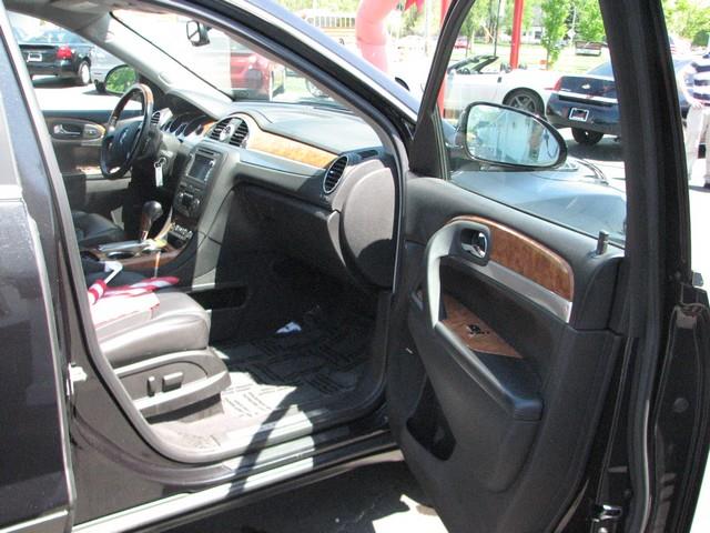 Buick Enclave 2010 photo 2